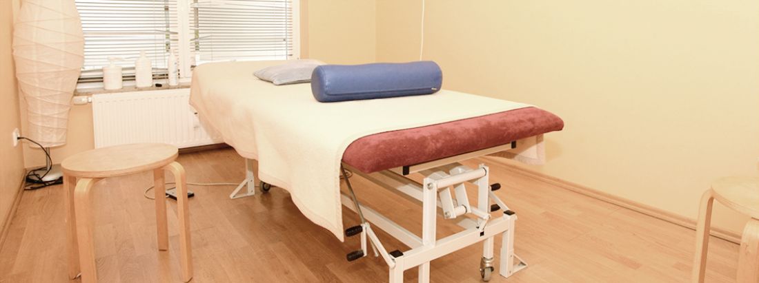Therapieliege für Massagen und Physiotherapie in der Praxis von Förde Fit